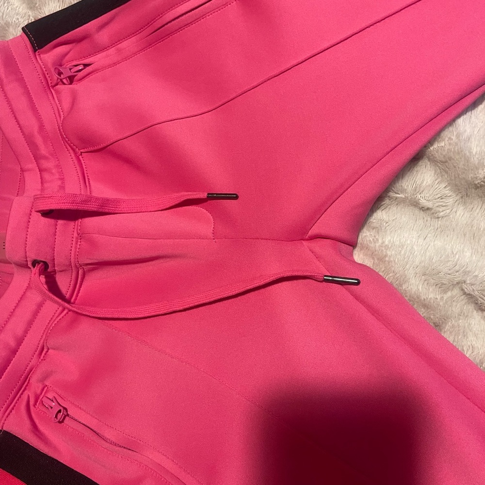 Tracksuit - Picture 7 of 13